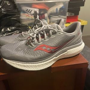 SAUCONY TRIUMPH 18